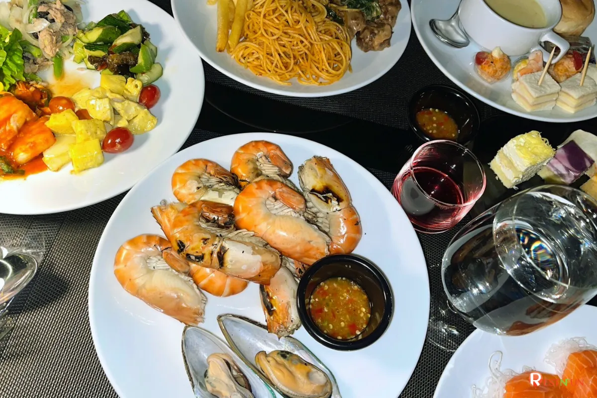 The food on Chao Phraya River Cruise with The Opulence is very delicious
